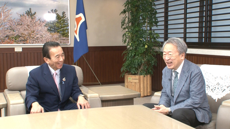 写真：鈴木新知事と池上さん